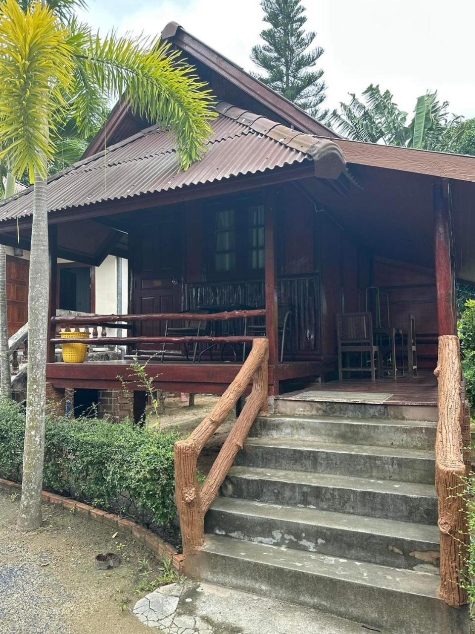 Buddha Raksa Thong Nai Pan Yai Exteriör bild