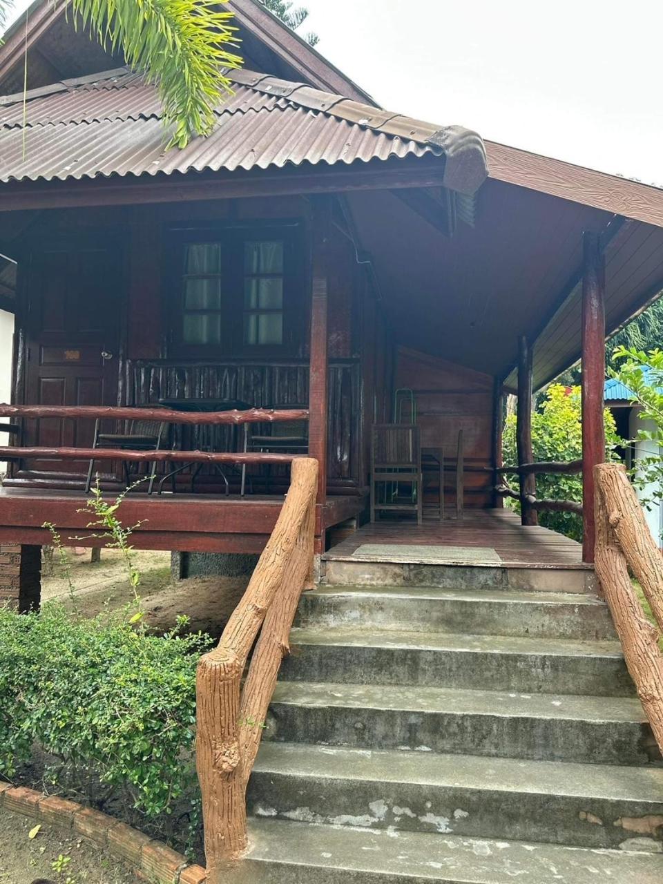 Buddha Raksa Thong Nai Pan Yai Exteriör bild